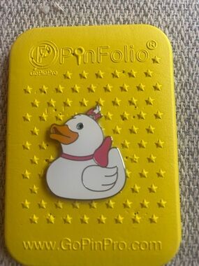 Disney Marie rubber duck pin collector